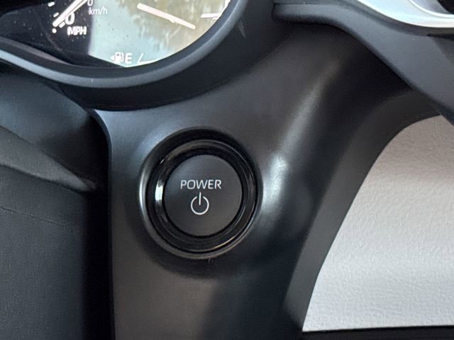 Used 2025 Toyota Sienna XLE image 28
