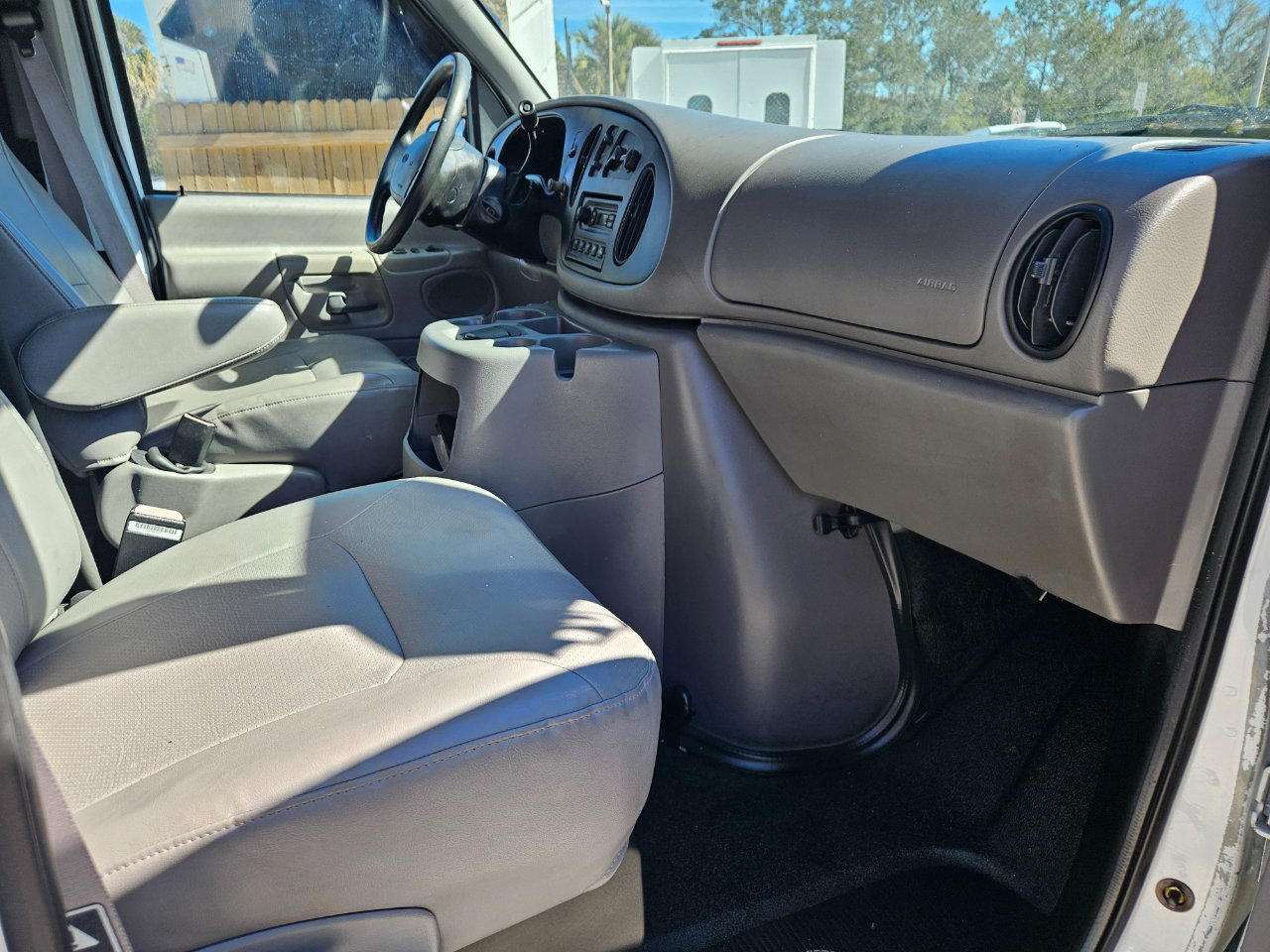 Used 2001 Ford E-350 and Econoline 350 Extended Super Duty image 17