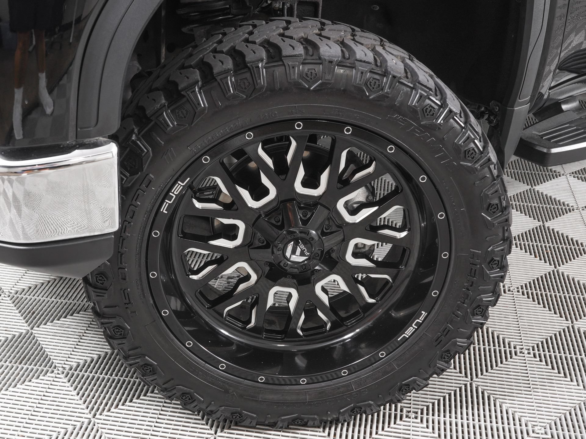 Used 2023 GMC Sierra 1500 SLT AWD/4WD image 28