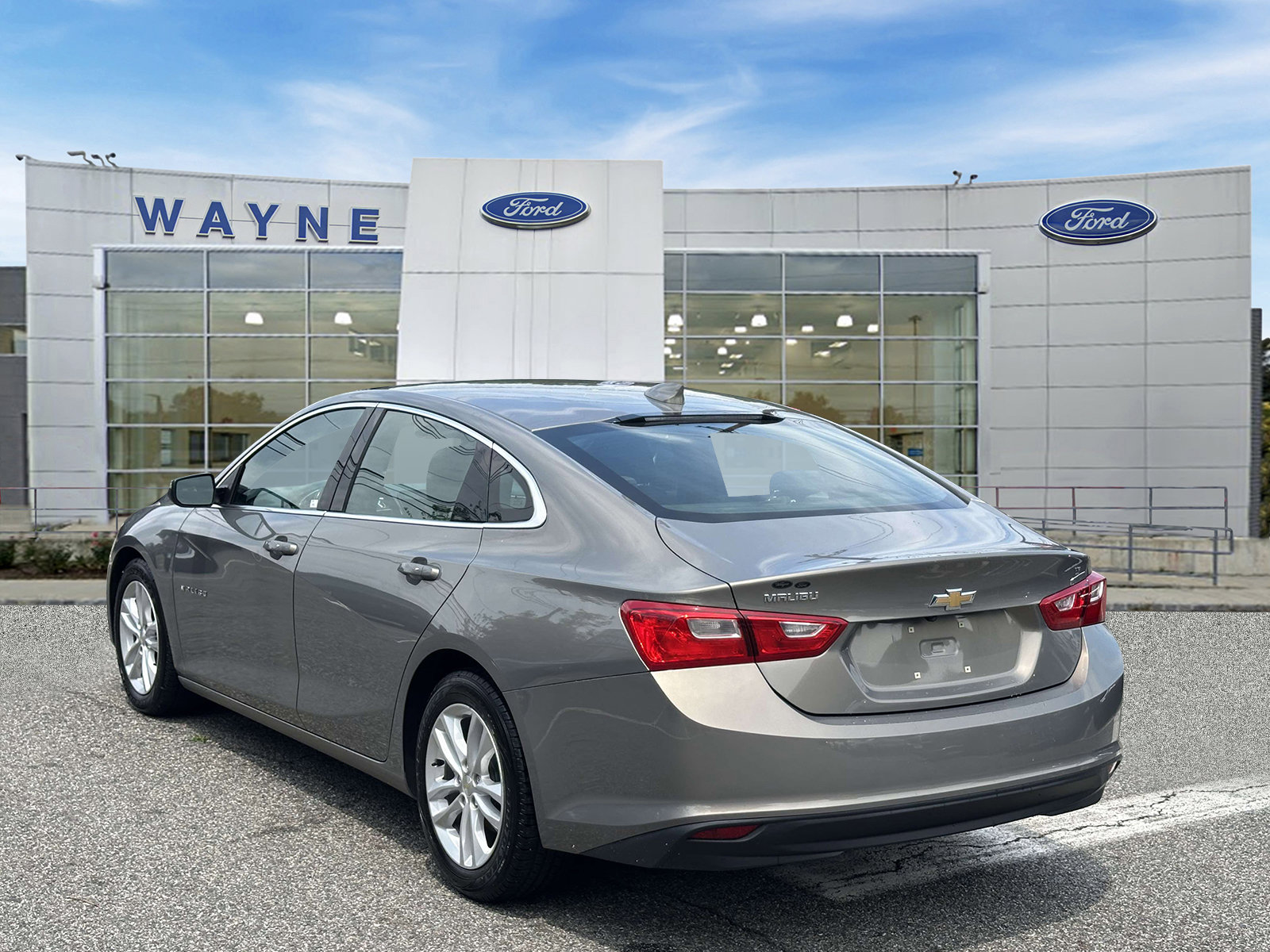 Used 2017 Chevrolet Malibu LT FWD image 4