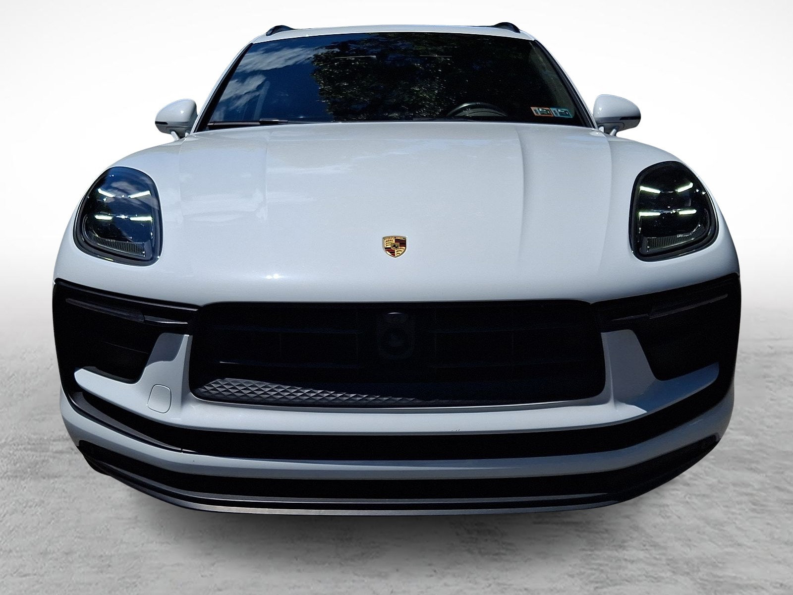 Used 2023 Porsche Macan Turbo AWD/4WD image 2