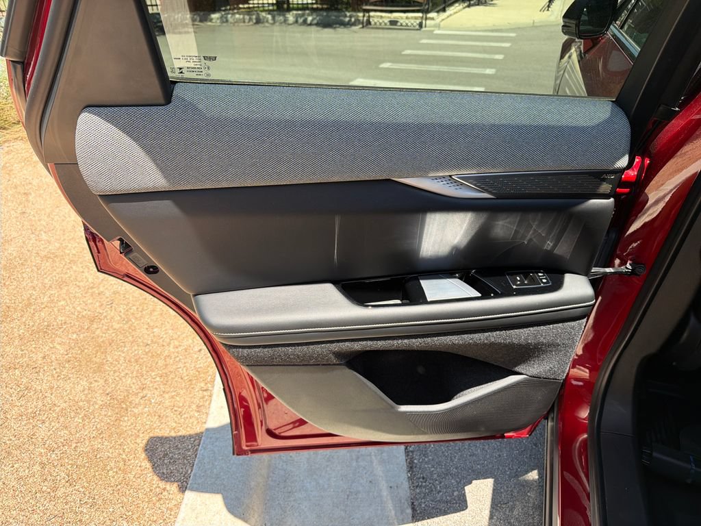 Certified 2025 Cadillac Optiq Sport 2 w/ LPO, Floor Liner Package AWD/4WD image 34