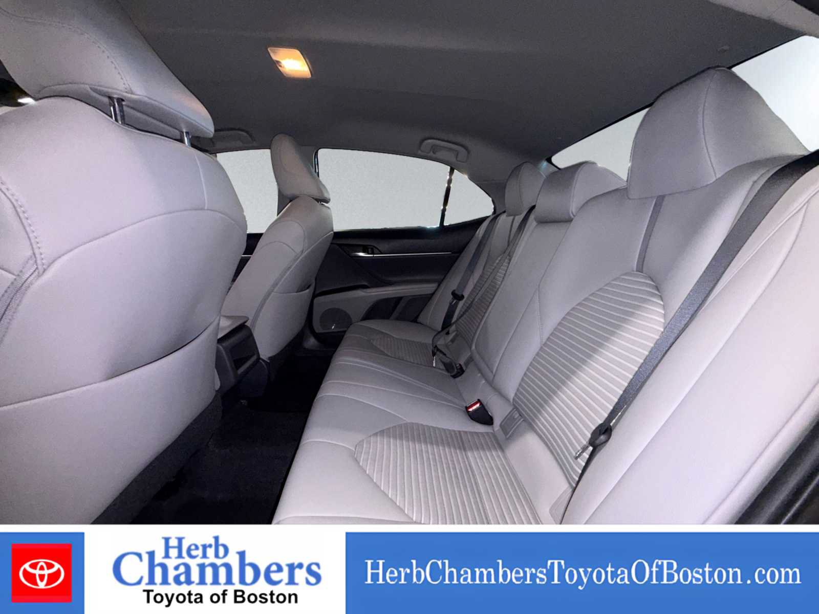 Used 2019 Toyota Camry SE FWD image 17