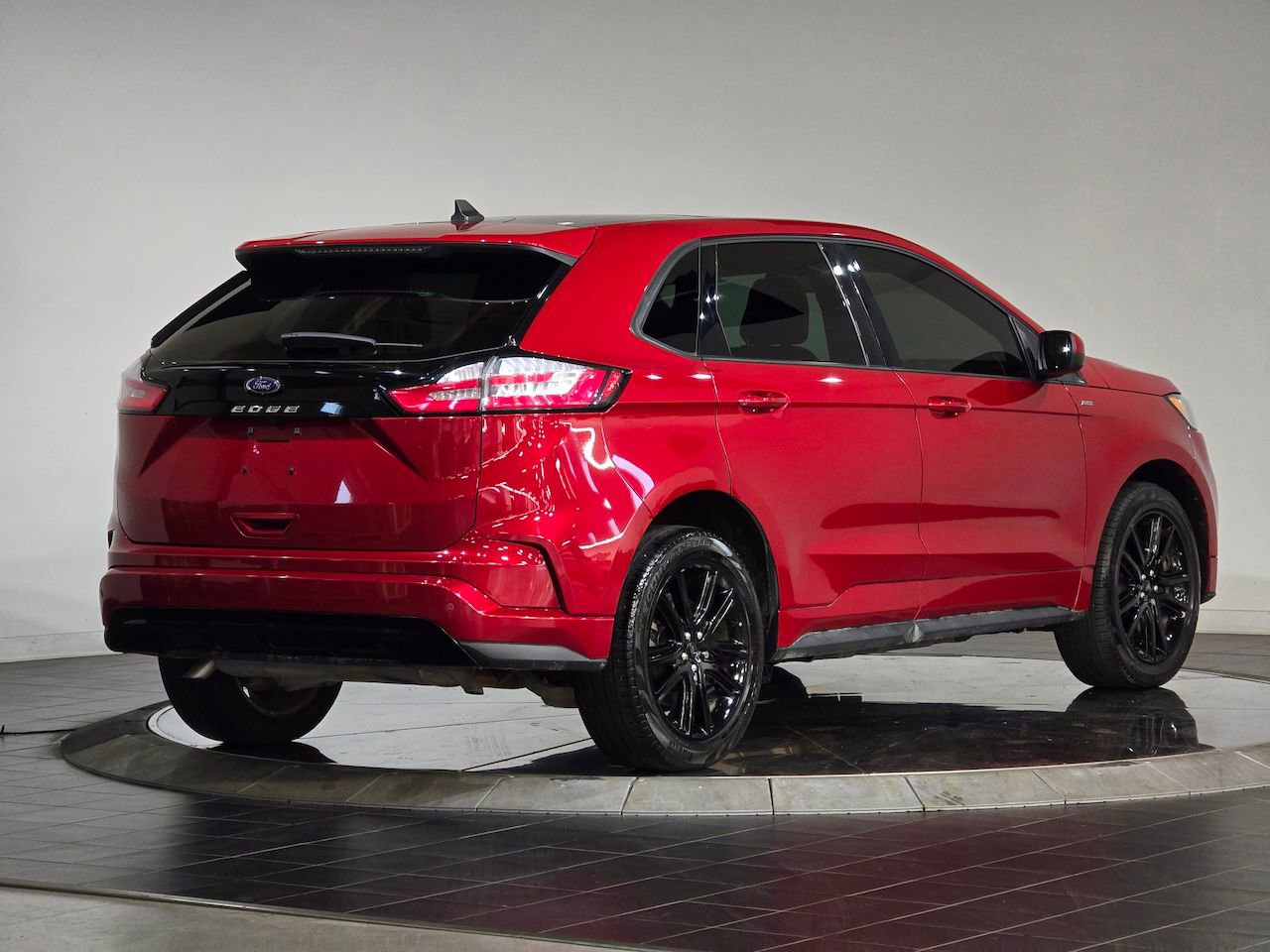 Used 2023 Ford Edge ST-Line image 6