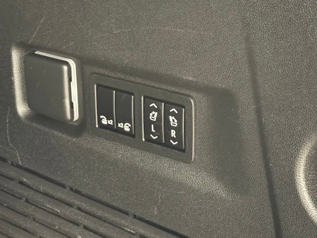 Used 2022 GMC Yukon XL Denali image 40