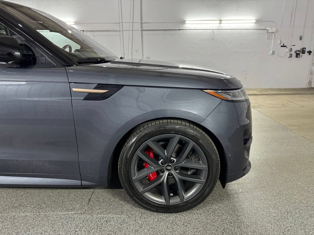 Used 2023 Land Rover Range Rover Sport SE Dynamic AWD/4WD image 4