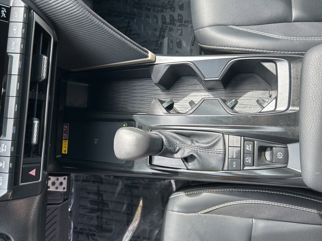 Used 2025 Toyota Camry SE w/ Convenience Package image 17