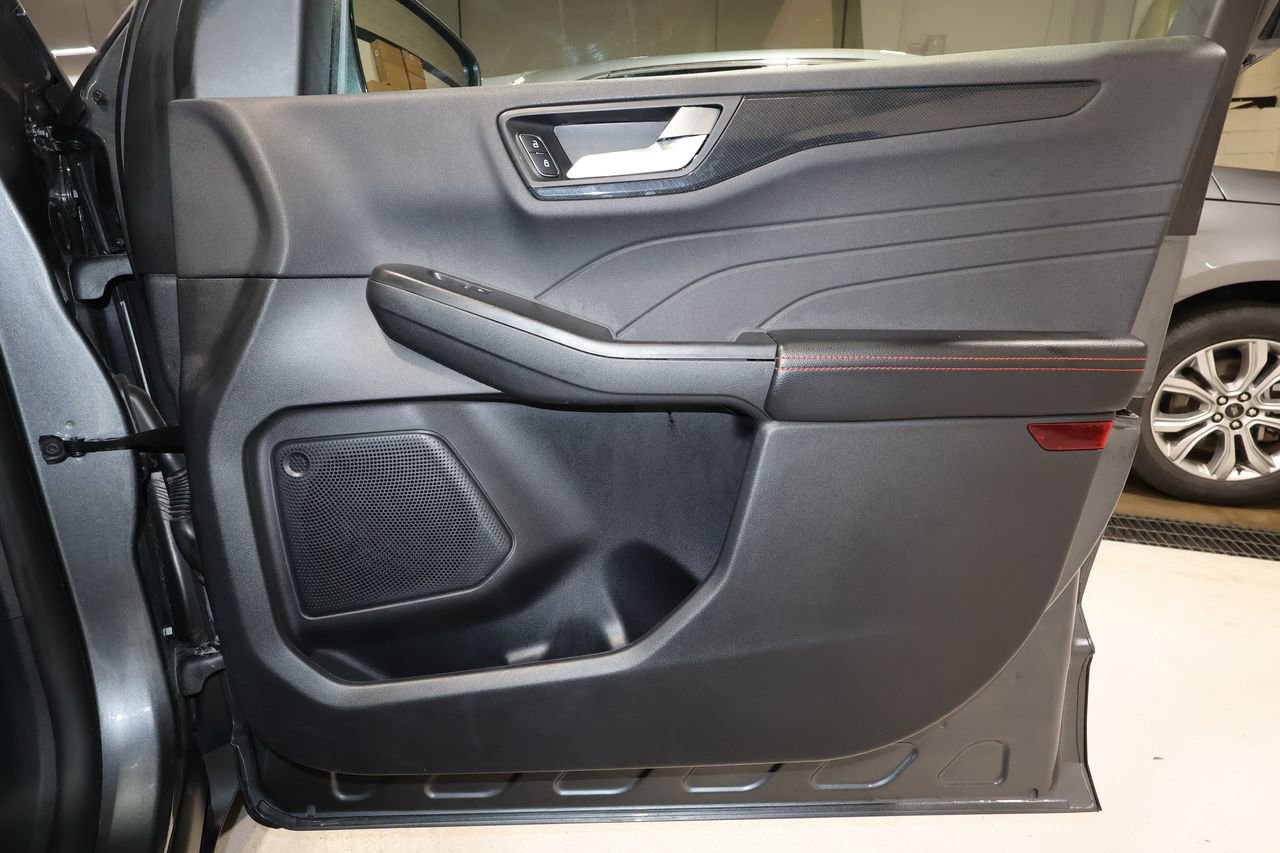 Used 2025 Ford Escape ST-Line AWD/4WD image 18