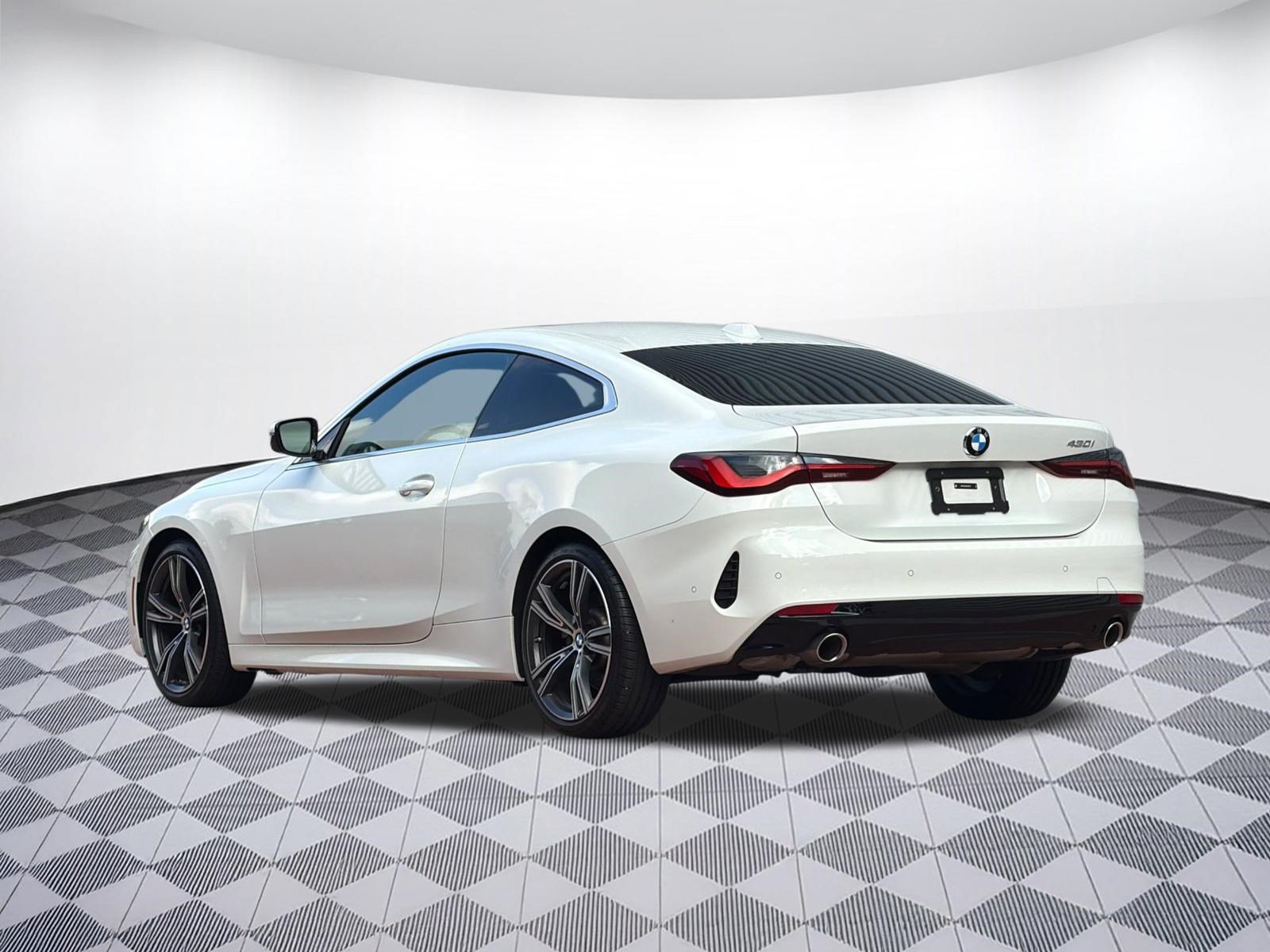 Used 2024 BMW 430i Coupe w/ Premium Package RWD image 3