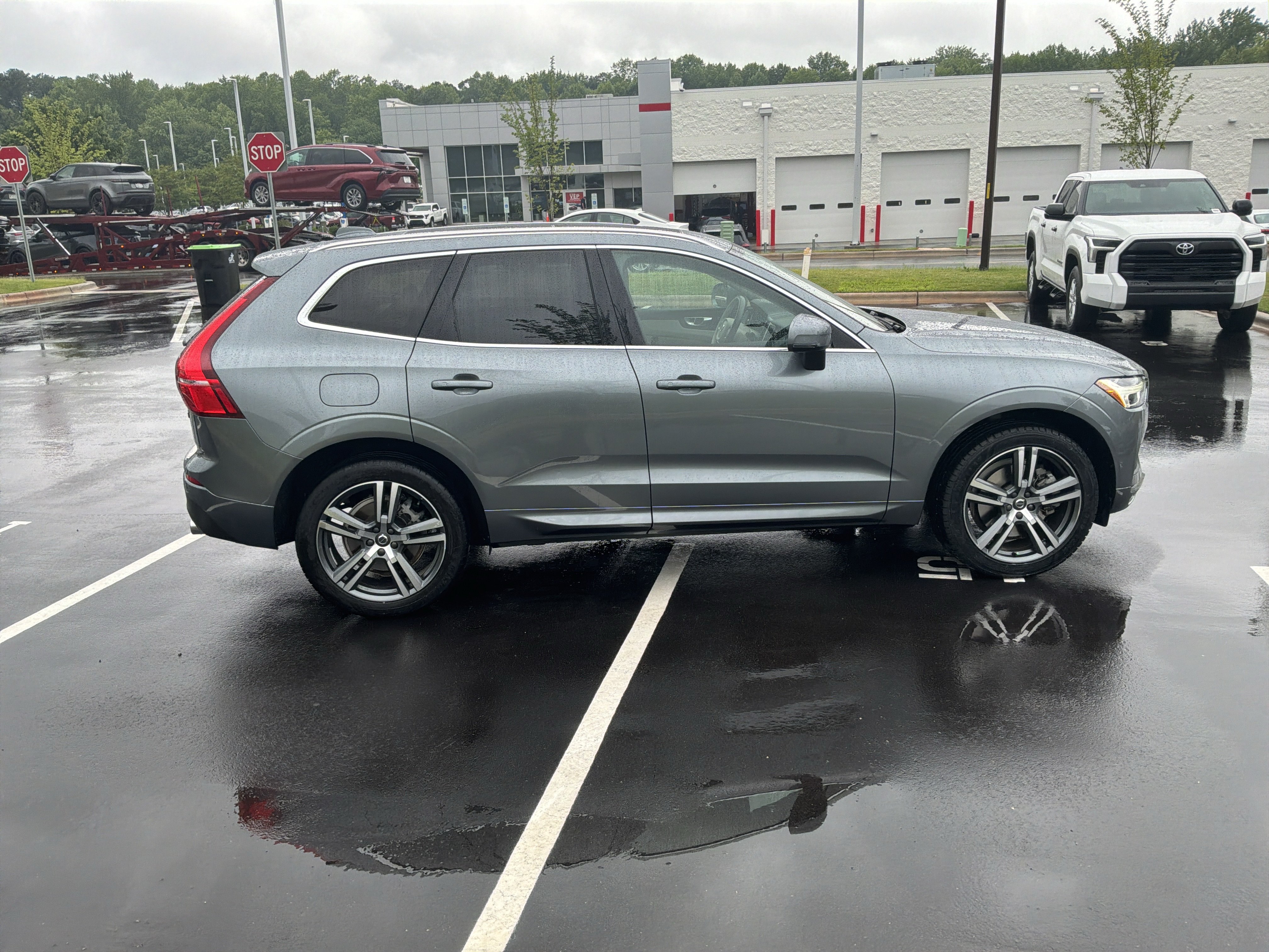 Used 2020 Volvo XC60 T6 Momentum w/ Protection Package Premier AWD/4WD image 11