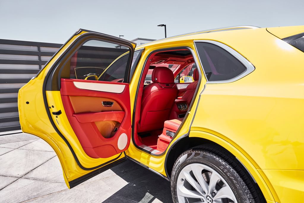 Used 2023 Bentley Bentayga AWD/4WD image 26