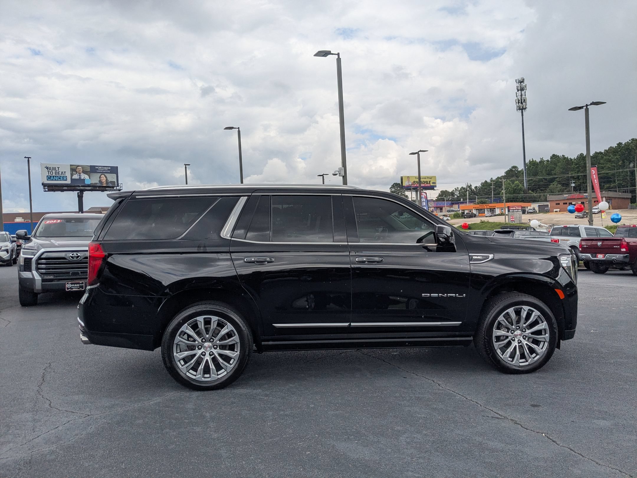 Used 2024 GMC Yukon Denali w/ Denali Reserve Package AWD/4WD image 4