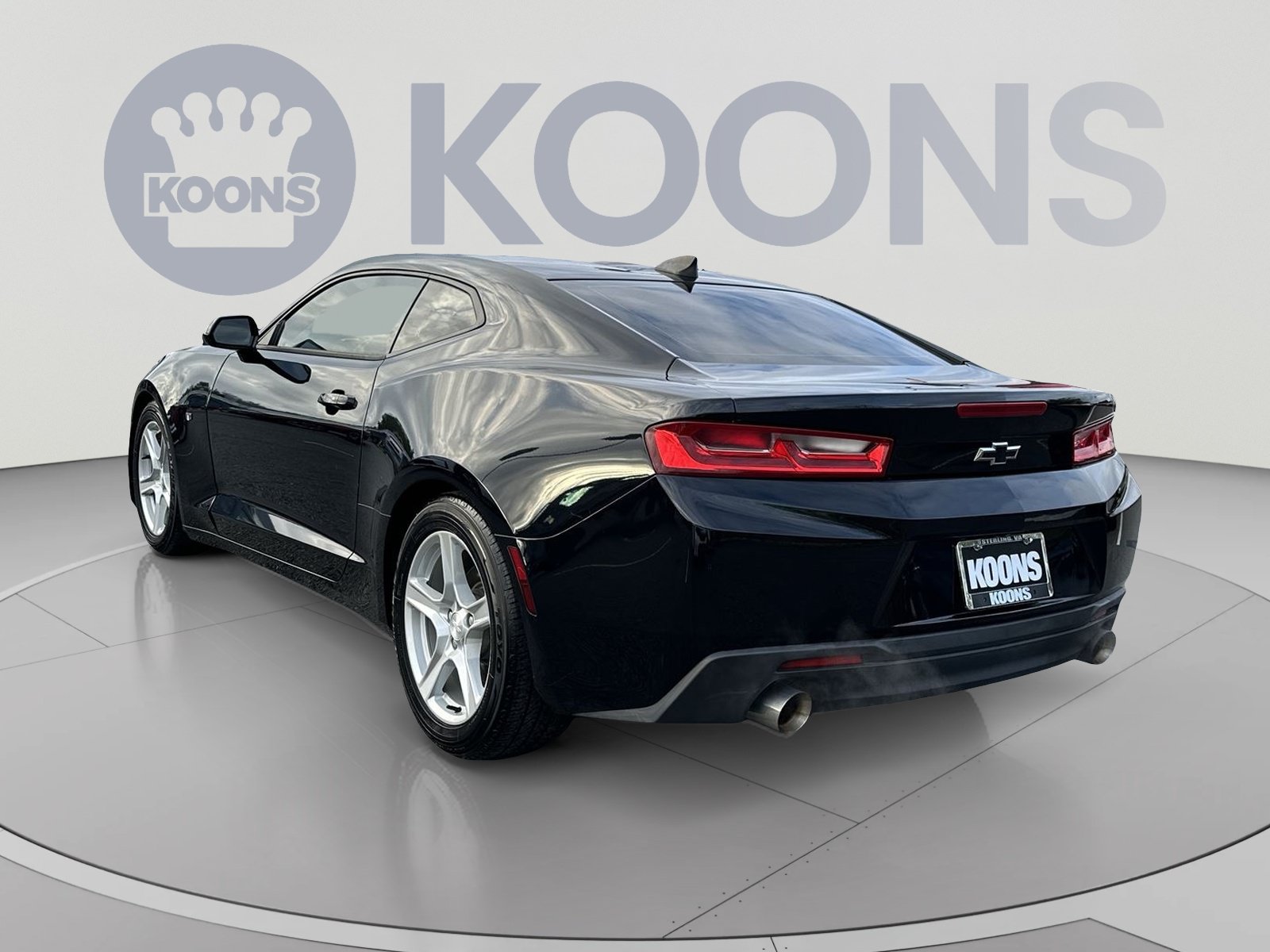 Used 2018 Chevrolet Camaro LT RWD image 8