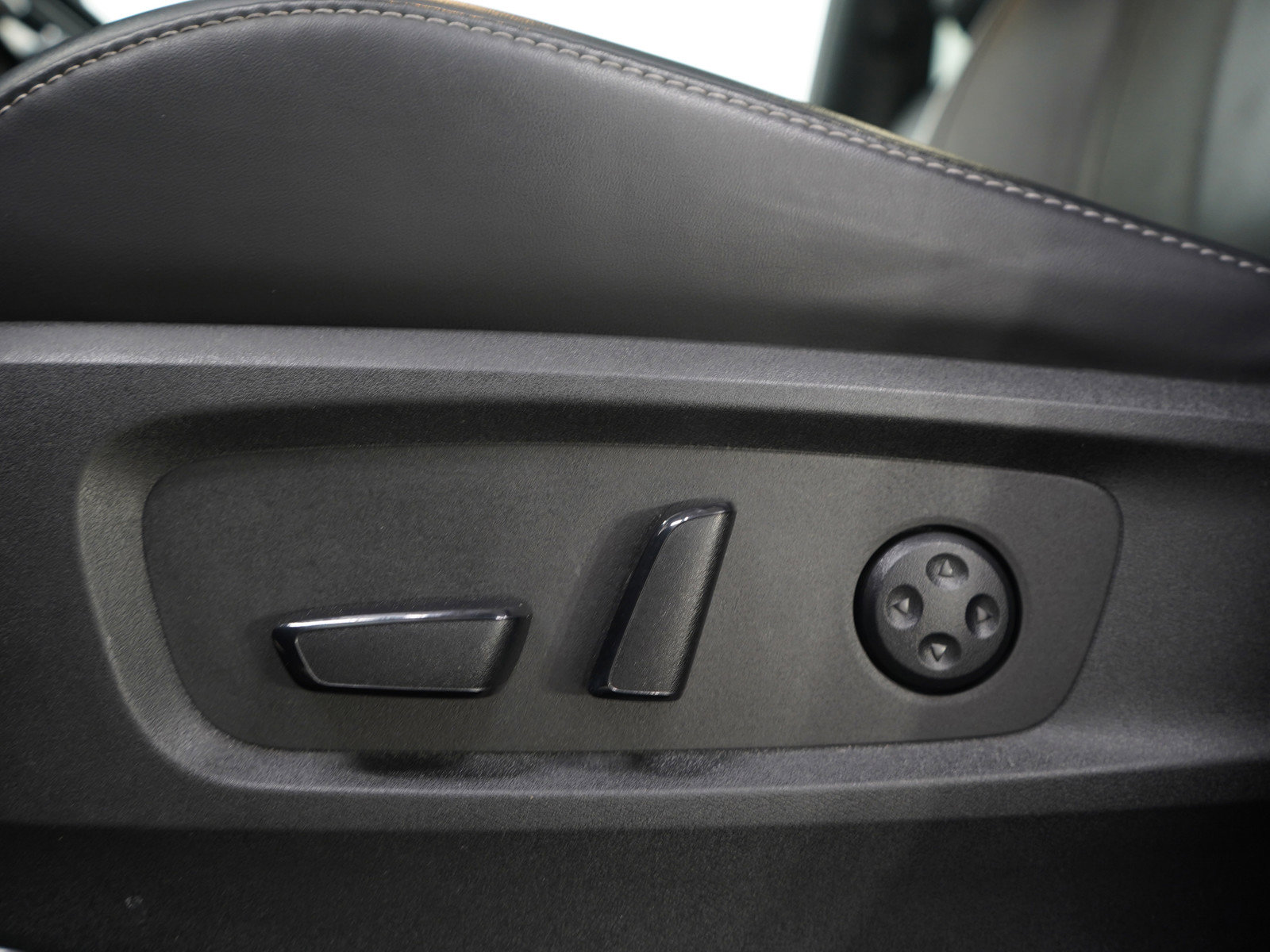 Used 2023 INFINITI QX60 Pure image 25