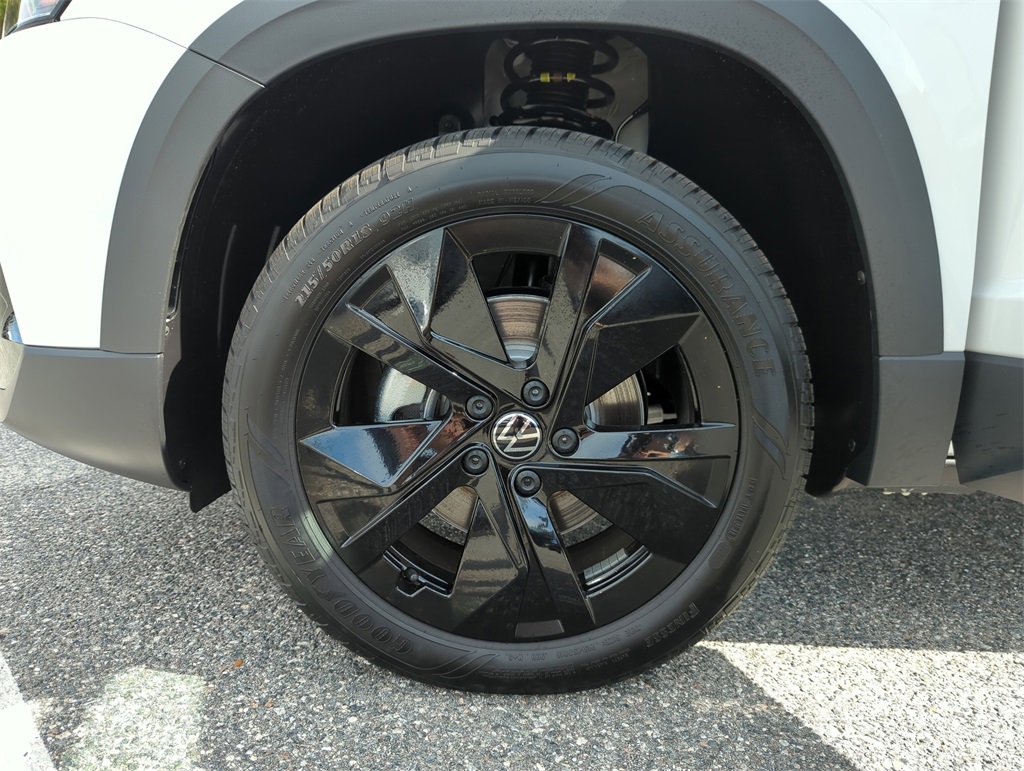 New 2025 Volkswagen Taos SE image 43