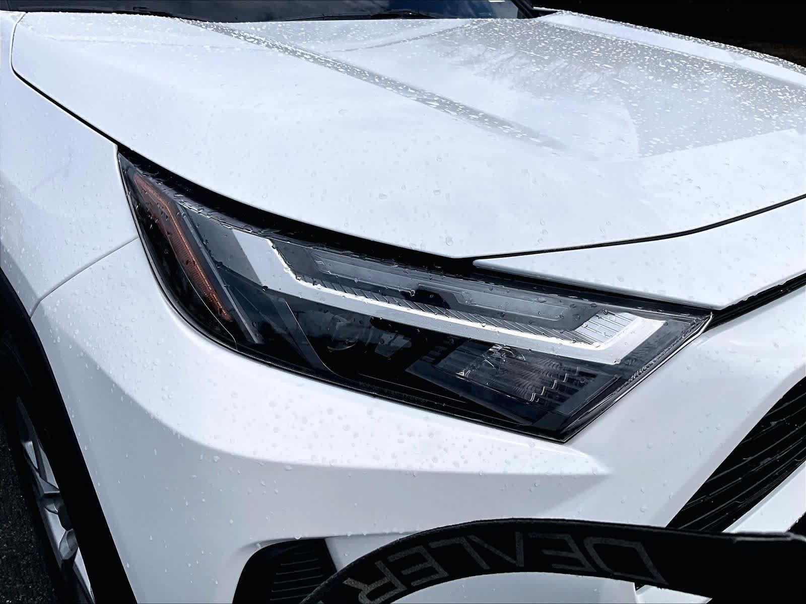 Used 2025 Toyota RAV4 XLE AWD/4WD image 33