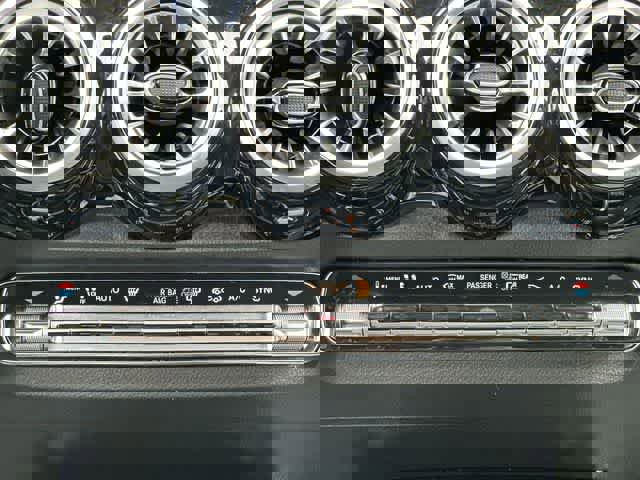 Used 2024 Mercedes-Benz GLB 250 4MATIC image 15