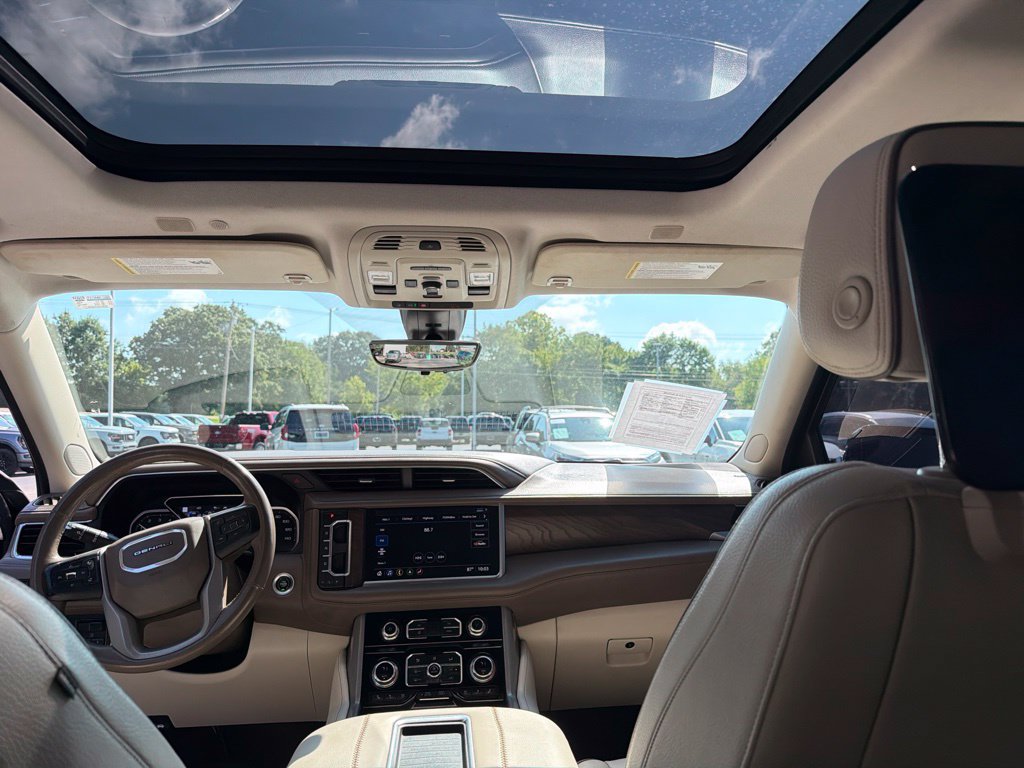 Used 2021 GMC Yukon XL Denali w/ Denali Ultimate Package AWD/4WD image 19