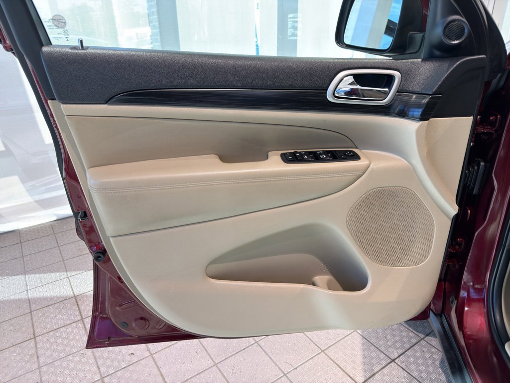 Used 2020 Jeep Grand Cherokee Laredo image 15