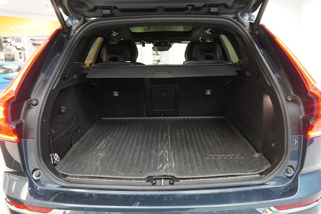 Used 2020 Volvo XC60 T5 Inscription w/ Protection Package image 14