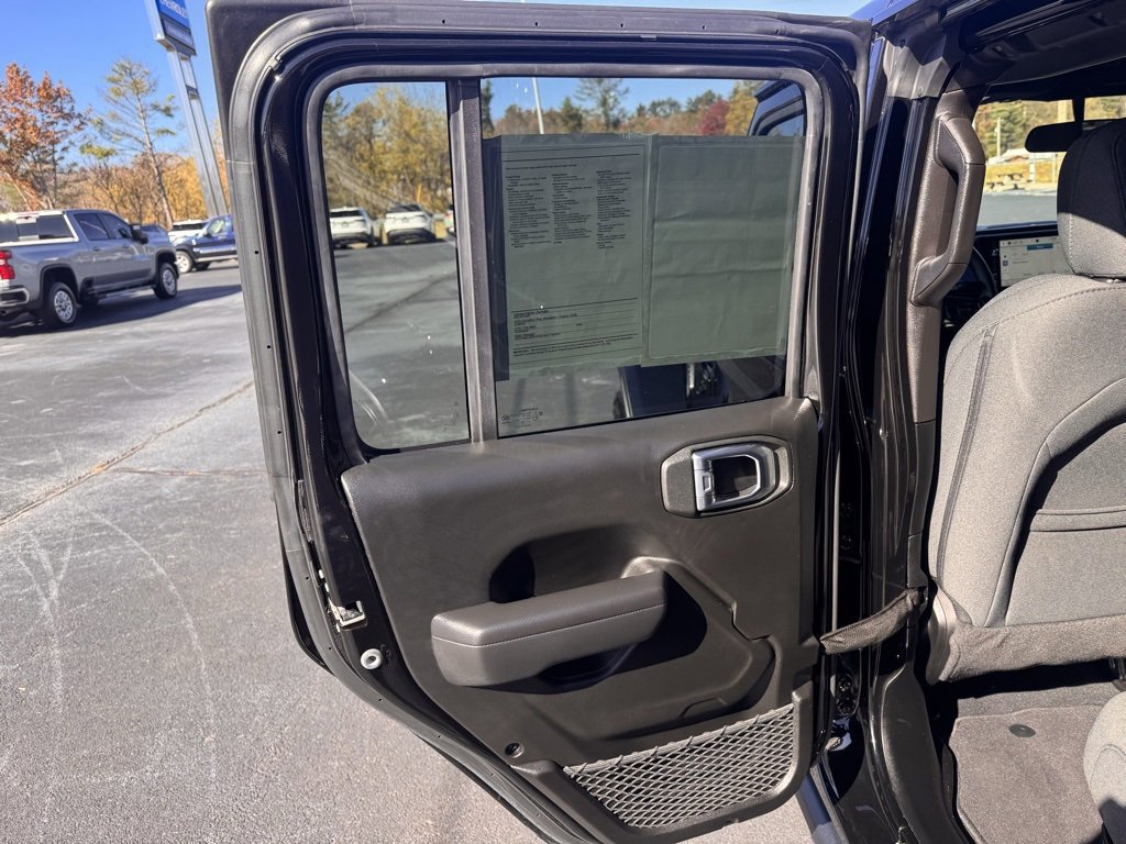 Used 2025 Jeep Gladiator Sport image 20