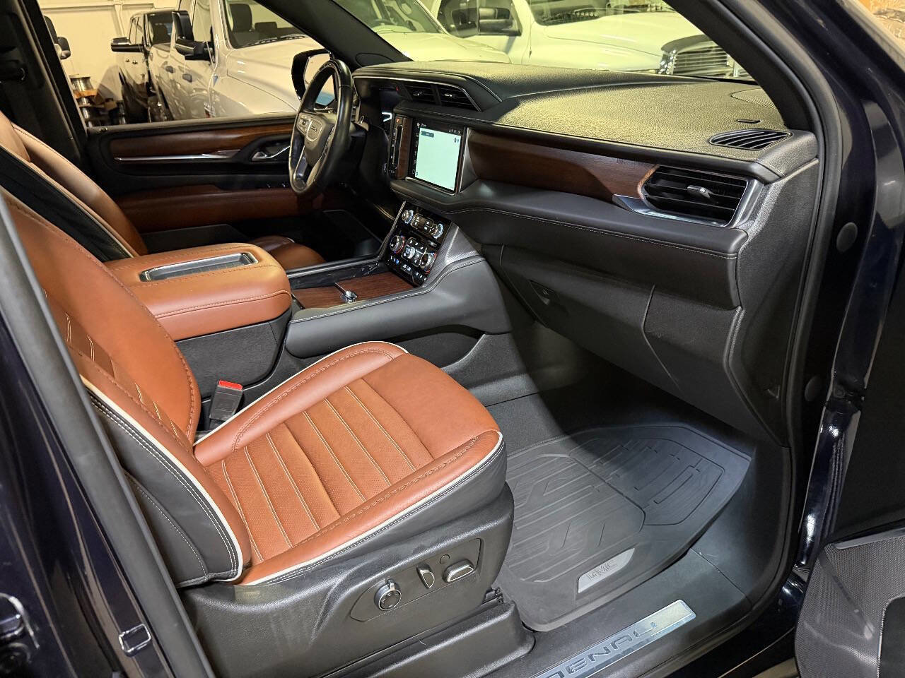 Used 2023 GMC Yukon XL Denali Ultimate image 28