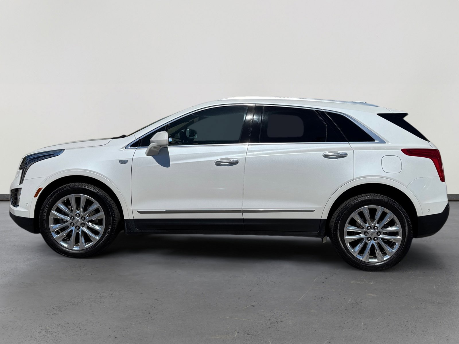Used 2019 Cadillac XT5 Platinum image 2