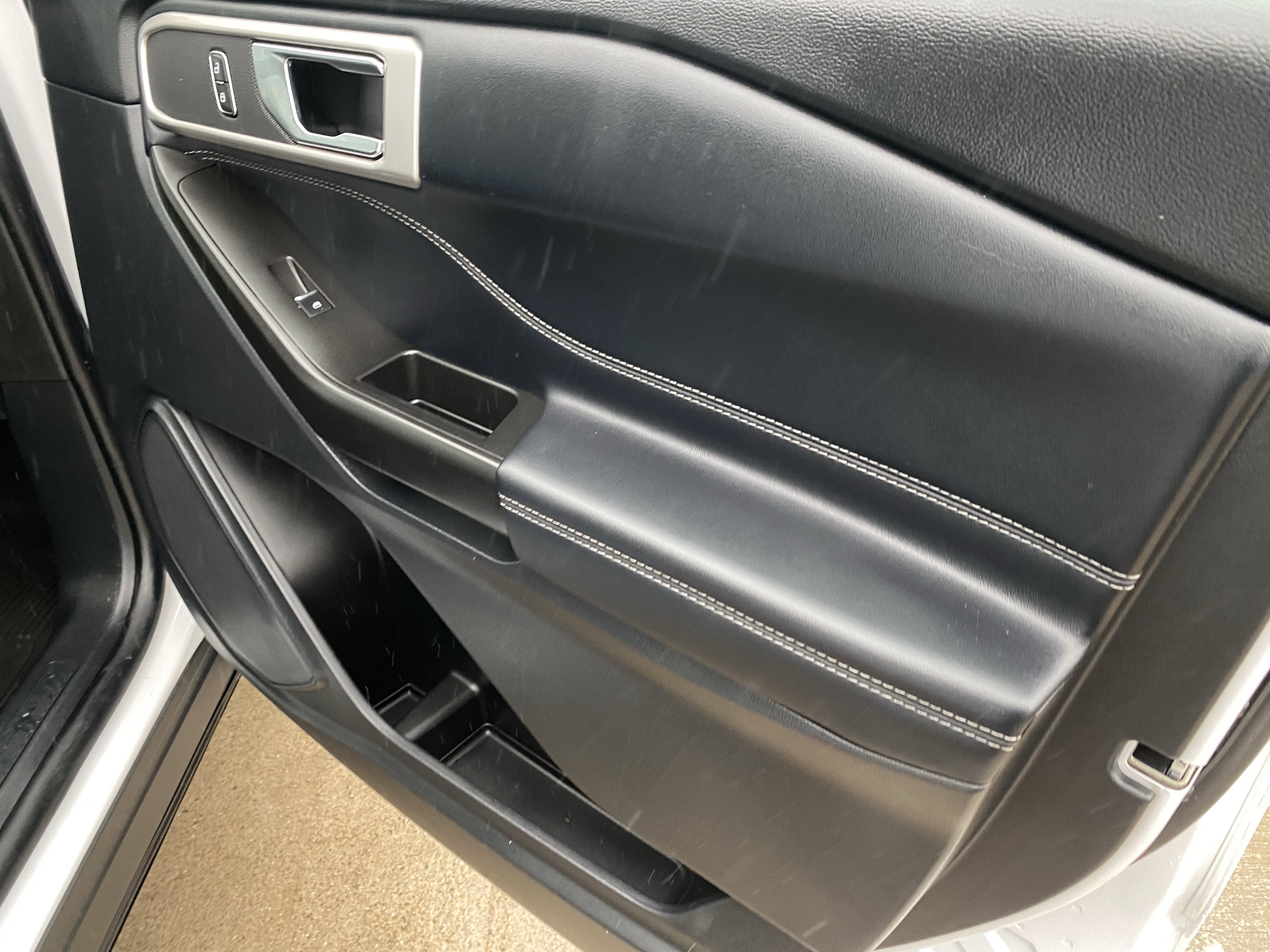 Used 2020 Ford Explorer XLT w/ Equipment Group 202A AWD/4WD image 17