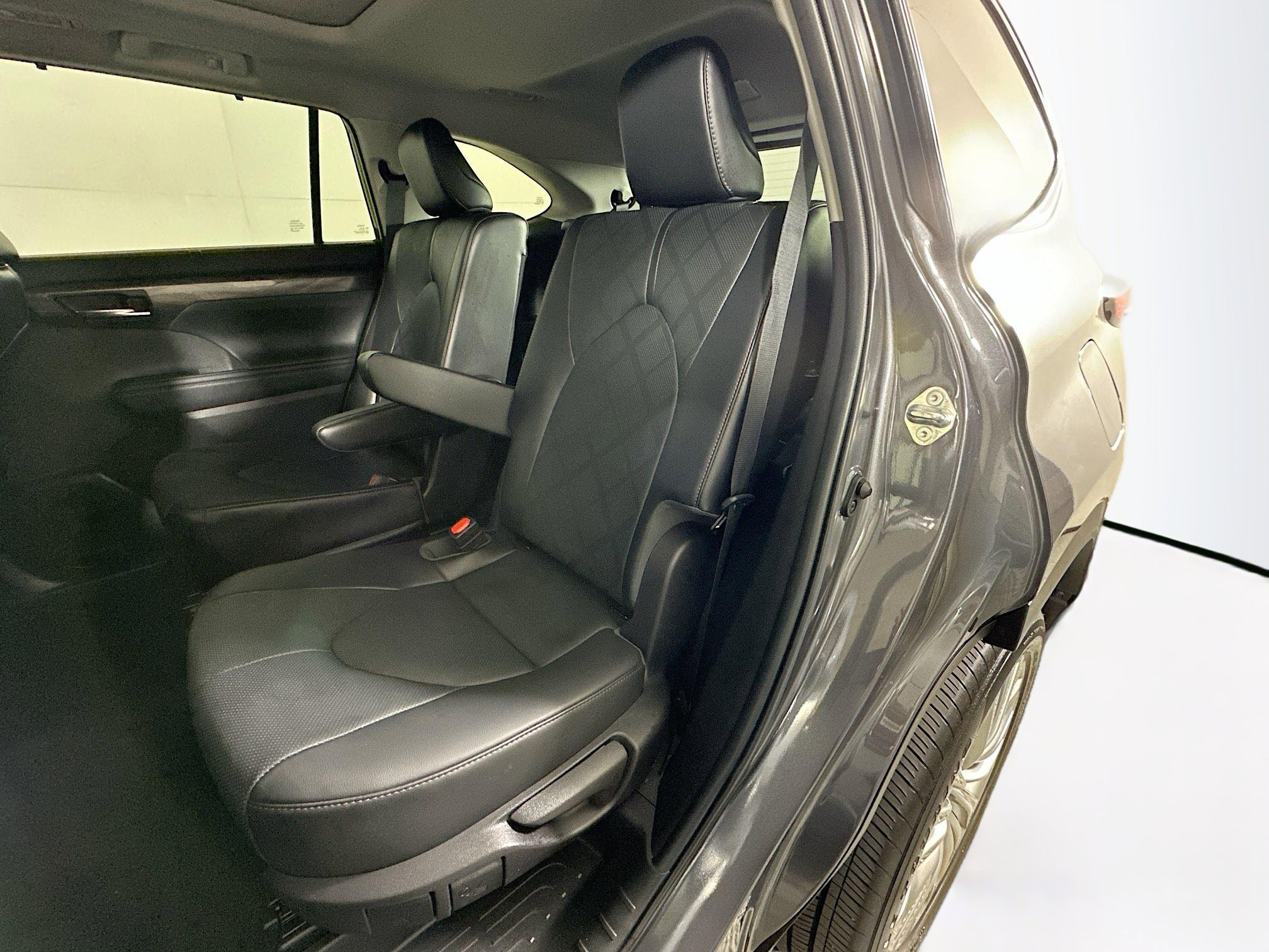 Used 2022 Toyota Highlander Platinum image 26