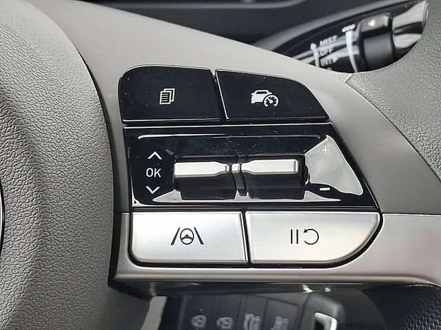Certified 2024 Hyundai Elantra SE FWD image 21