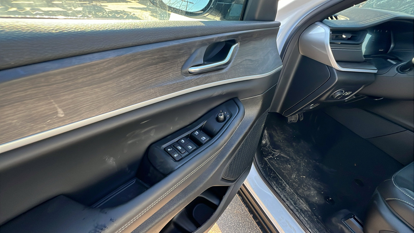 New 2026 Jeep Grand Cherokee Altitude image 15