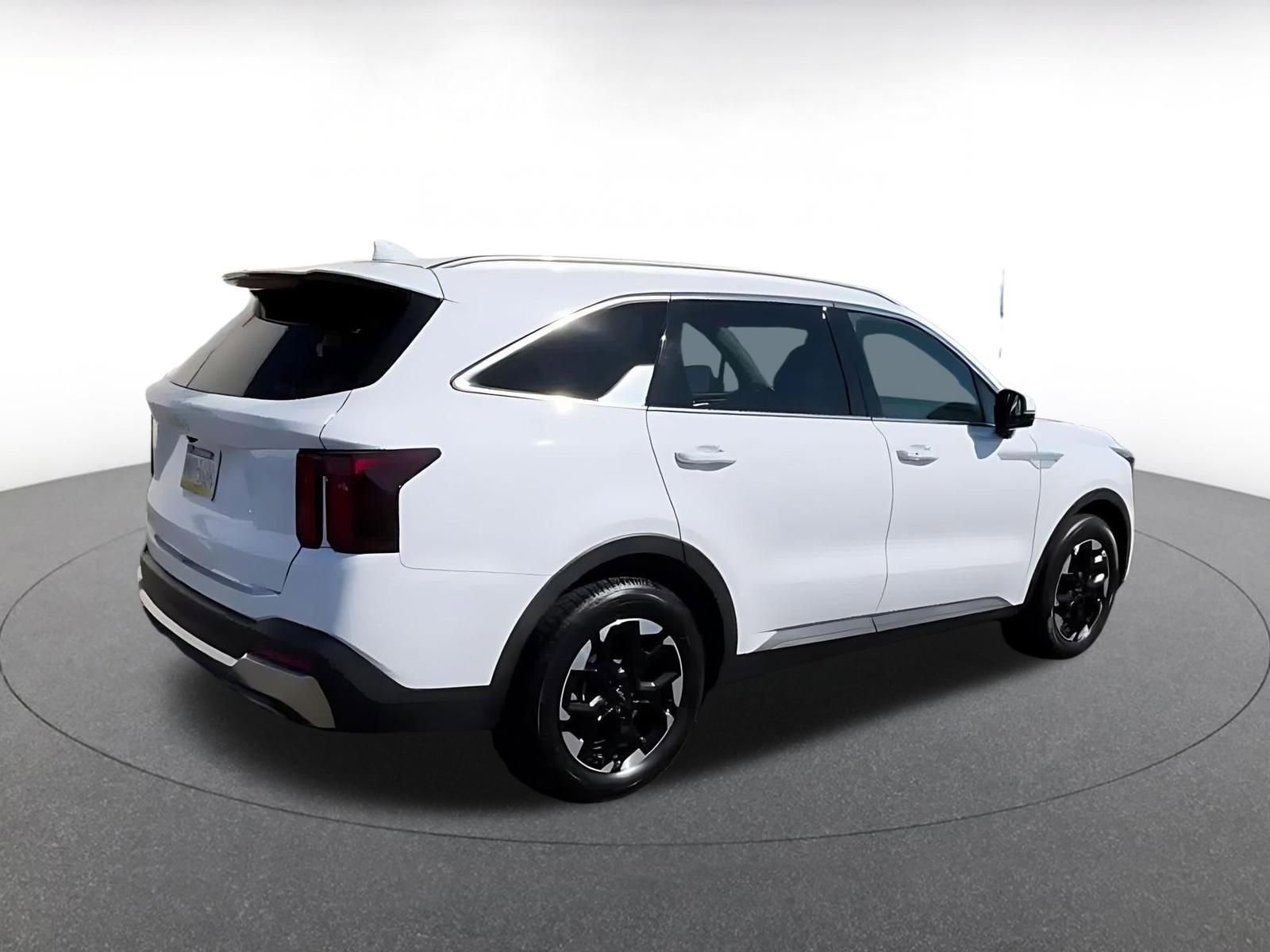 Used 2024 Kia Sorento S image 14