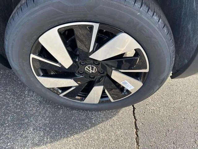 New 2026 Volkswagen Atlas Cross Sport SE image 10