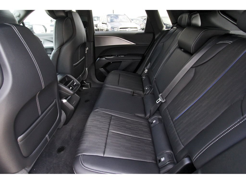 New 2027 Cadillac Lyriq Luxury AWD/4WD image 7