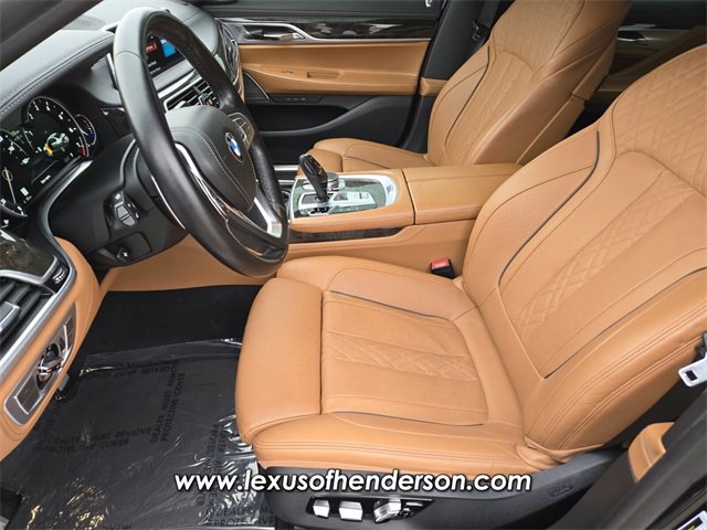 Used 2019 BMW 750i image 10