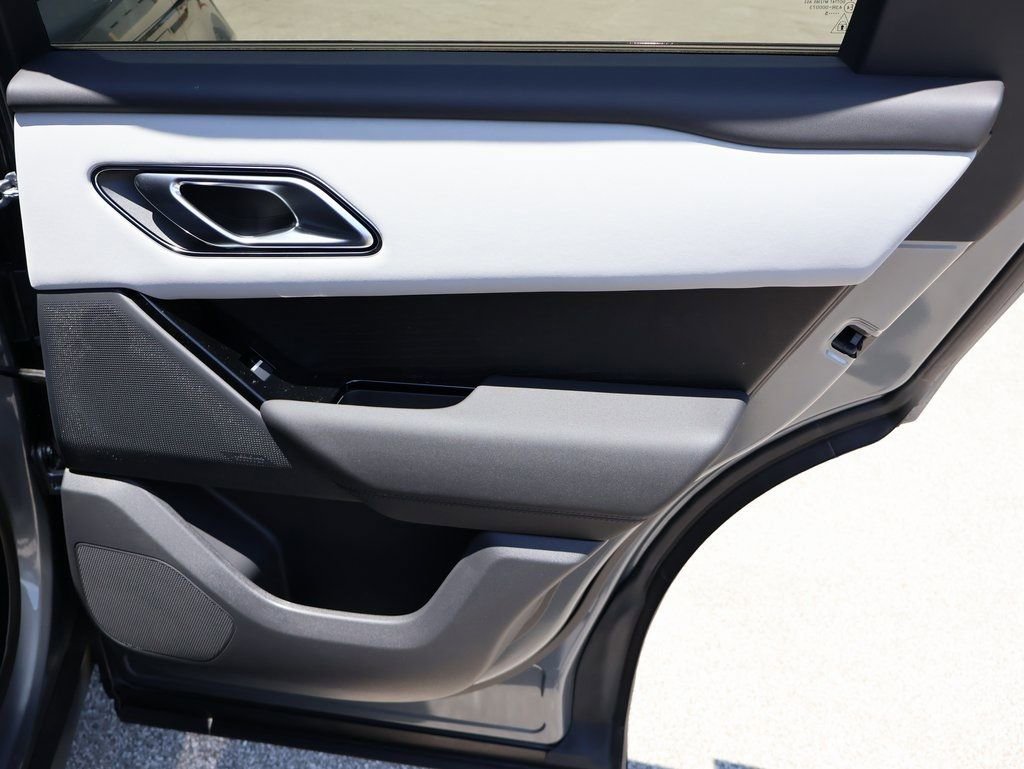 New 2026 Land Rover Range Rover Velar Dynamic SE image 16