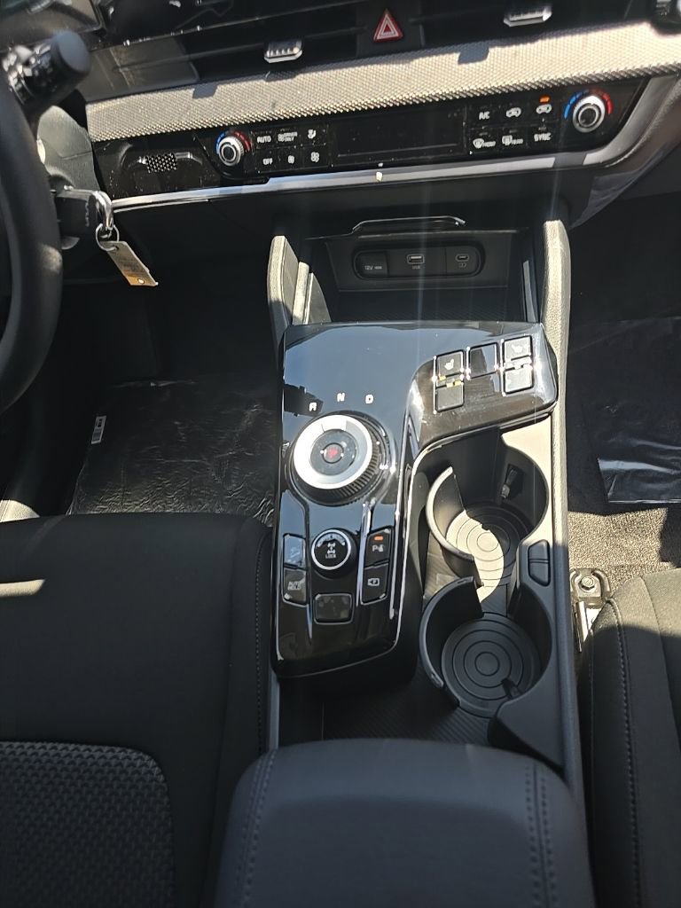 New 2025 Kia Sportage LX image 9