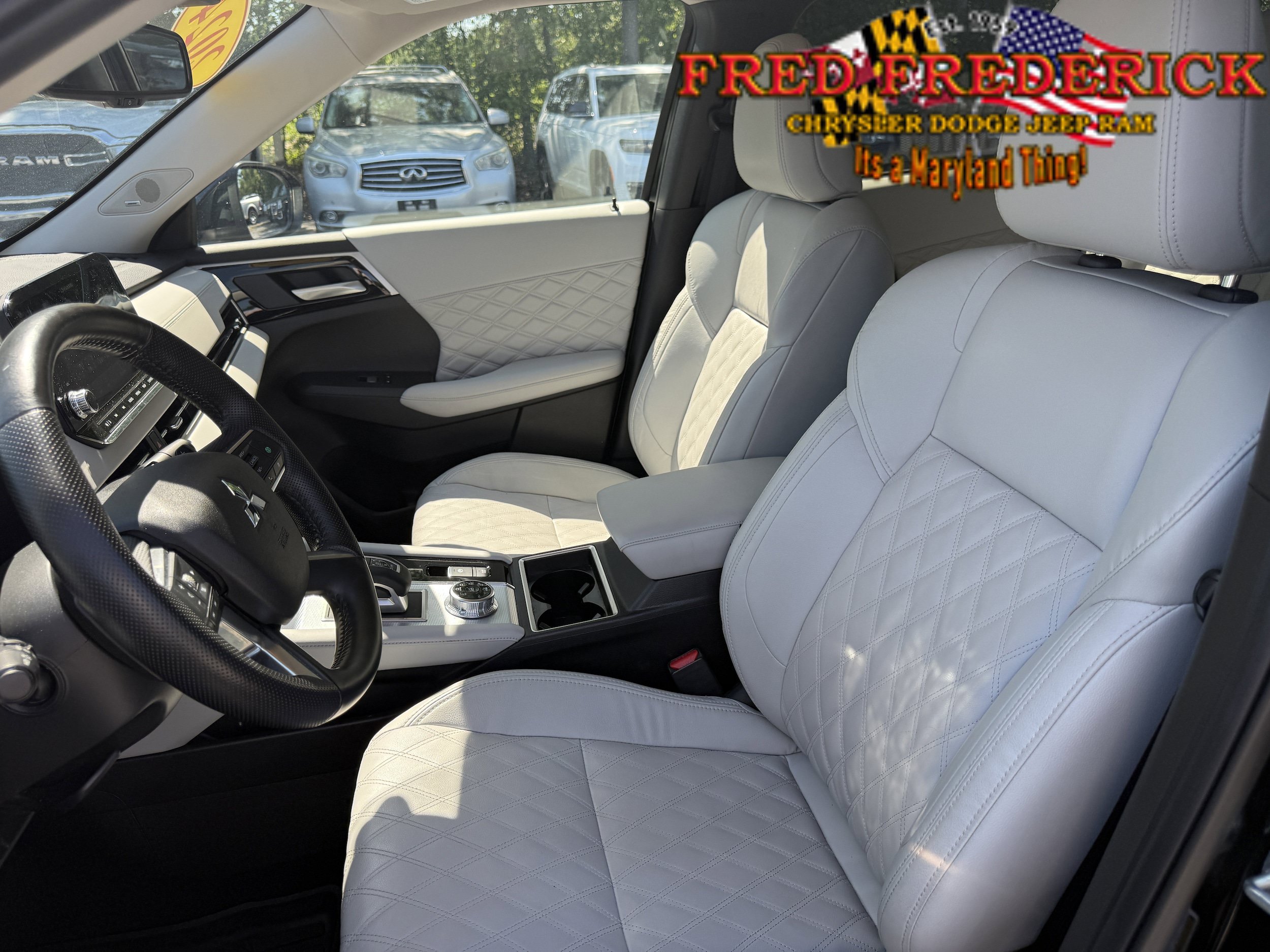 Used 2024 Mitsubishi Outlander SEL AWD/4WD image 16