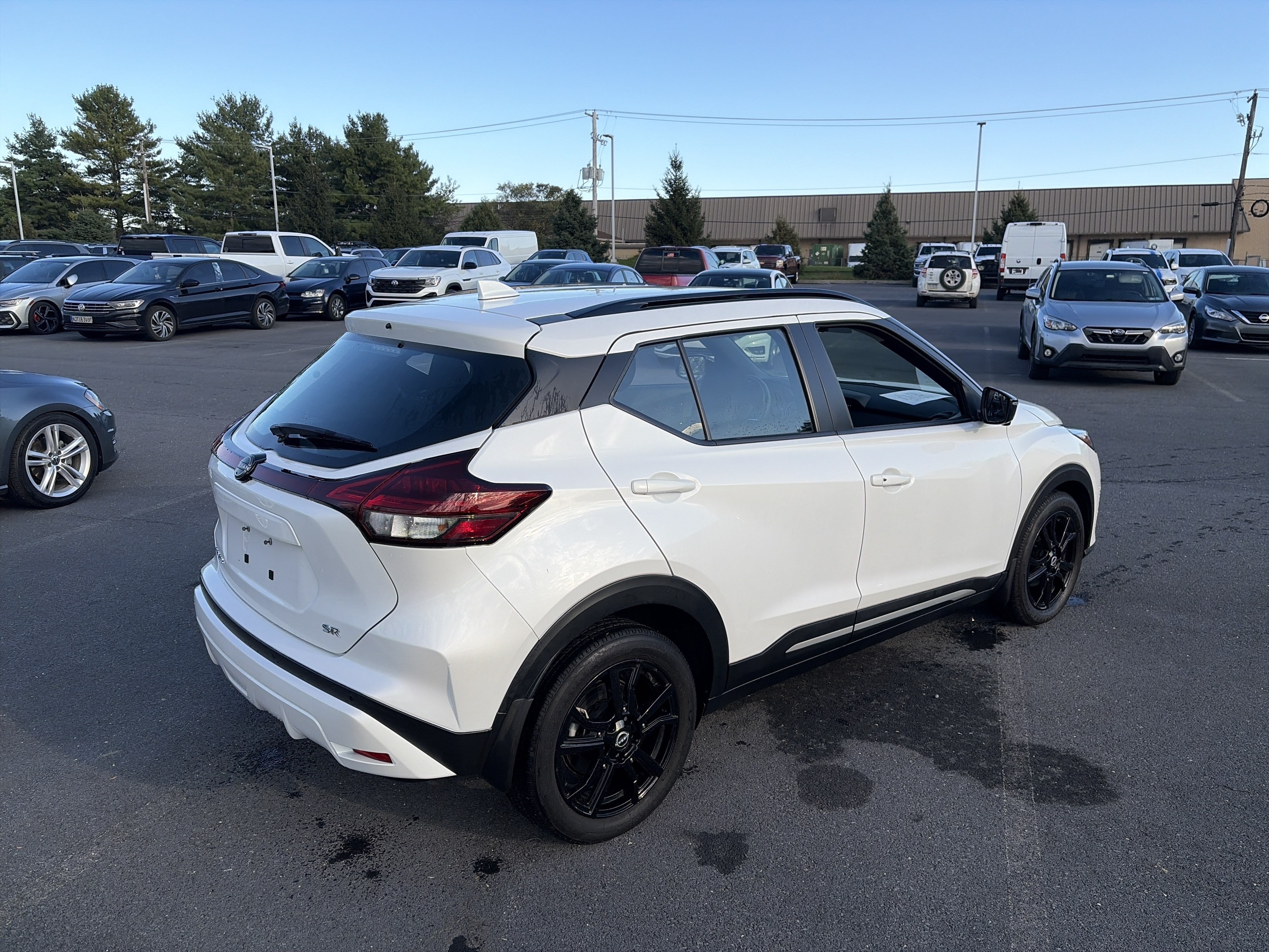 Used 2023 Nissan Kicks SR FWD image 5