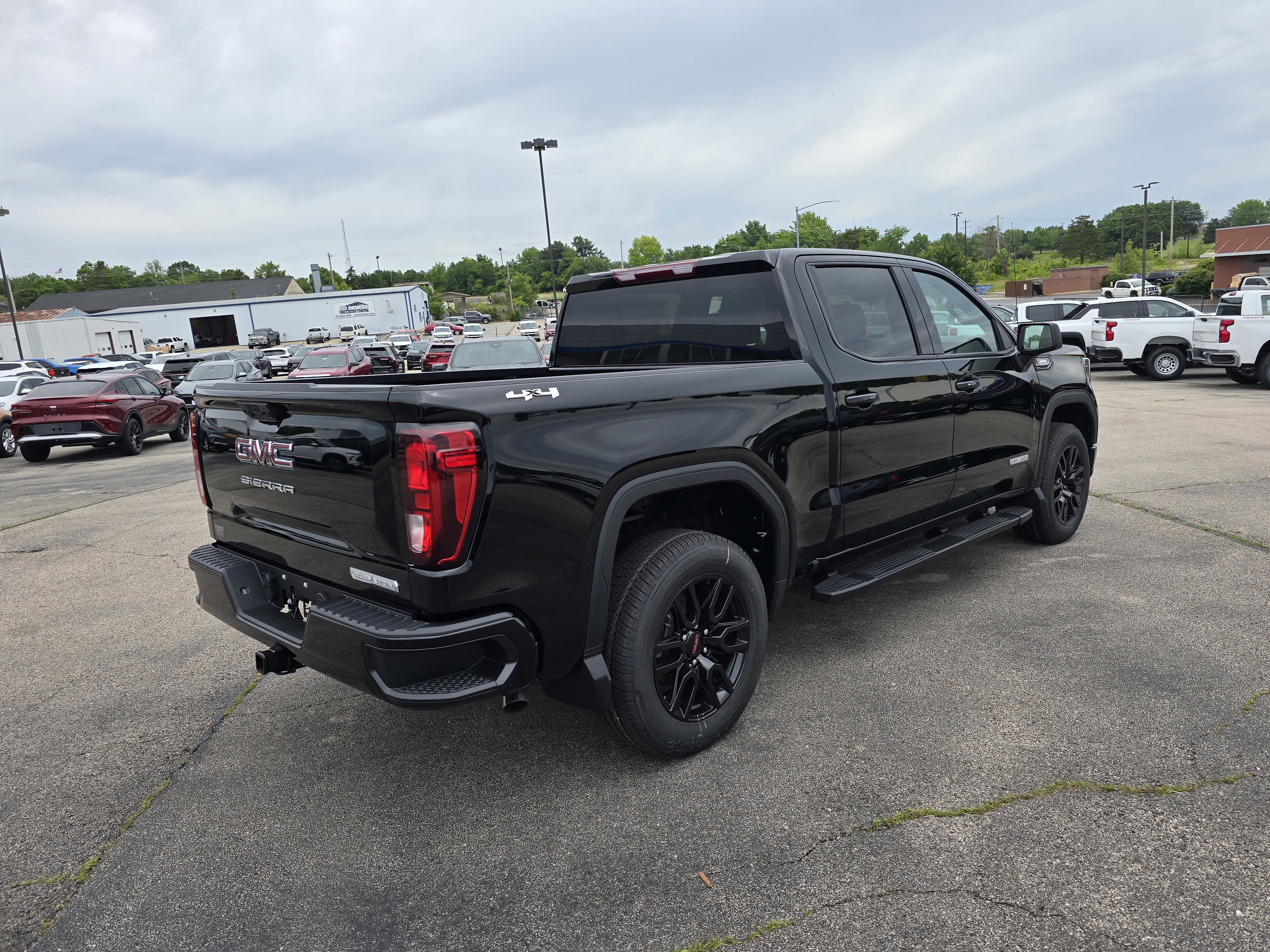 New 2025 GMC Sierra 1500 Elevation image 3
