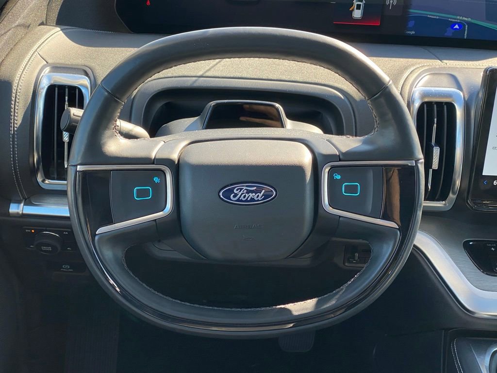 Used 2025 Ford Expedition Platinum image 11