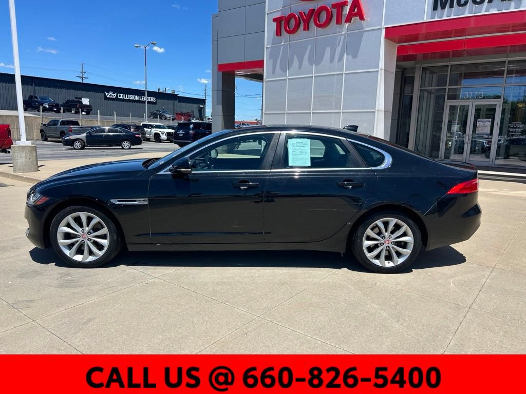 Used 2017 Jaguar XF Premium AWD/4WD image 10