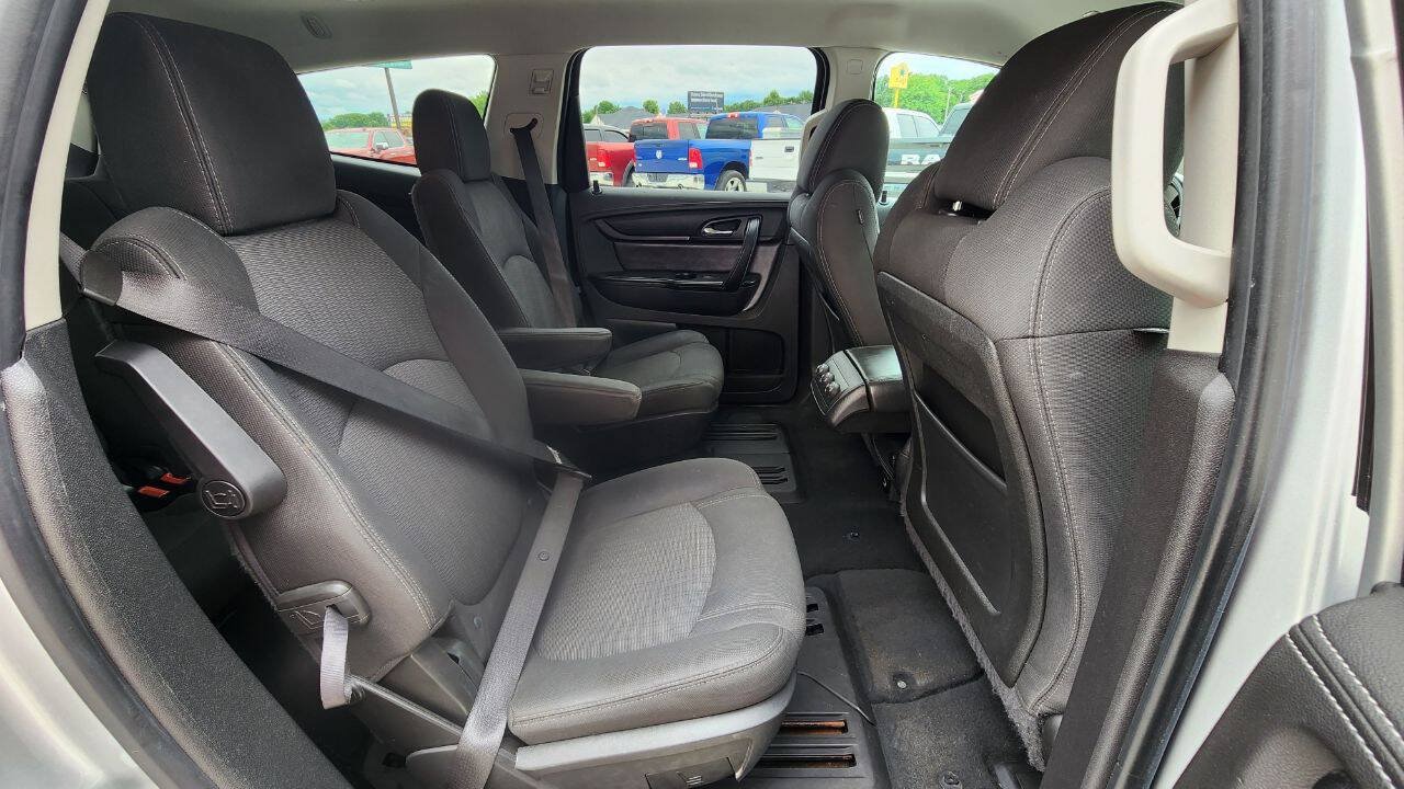 Used 2017 Chevrolet Traverse LT w/ Style and Technology Package FWD image 21