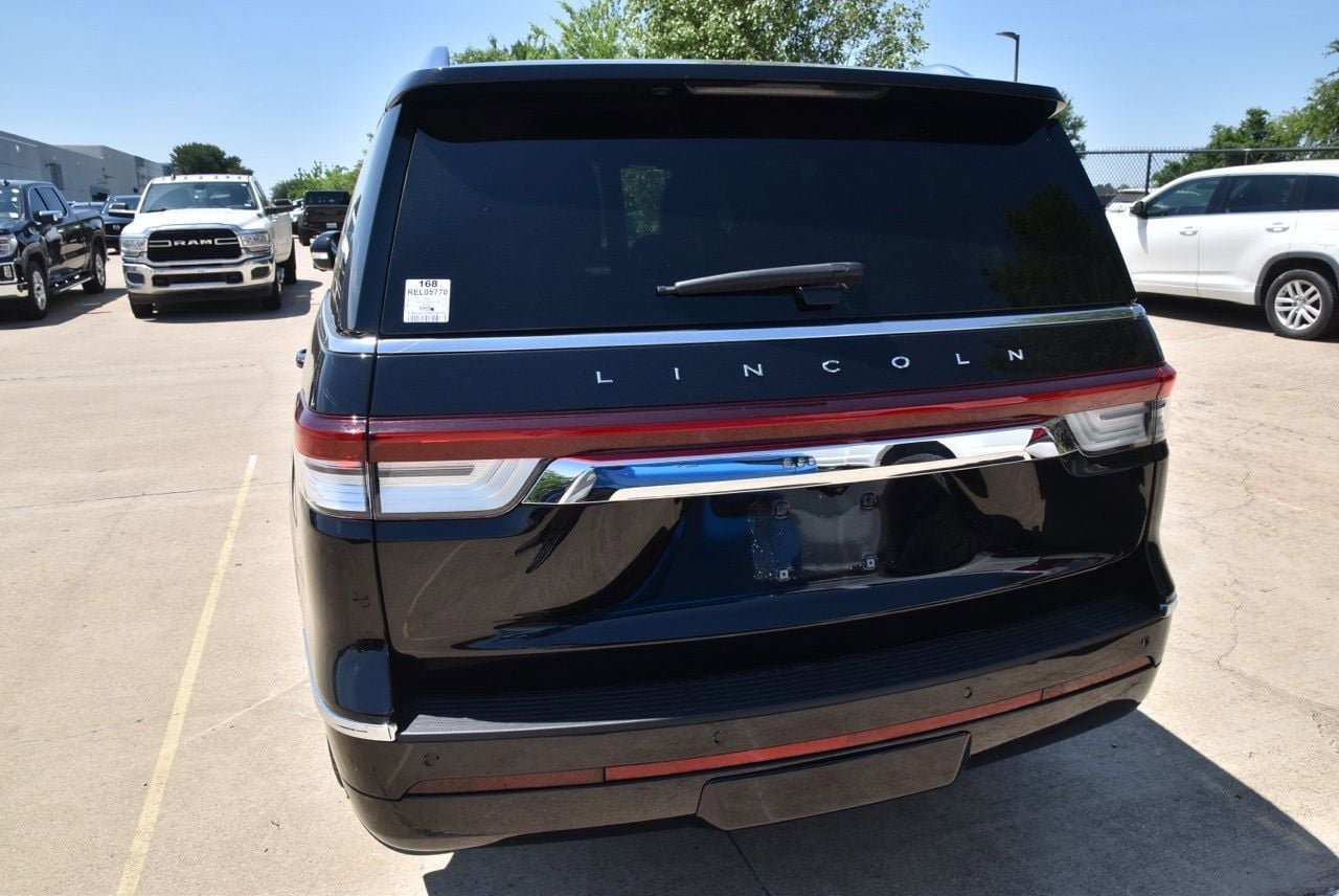 New 2024 Lincoln Navigator Reserve AWD/4WD image 7
