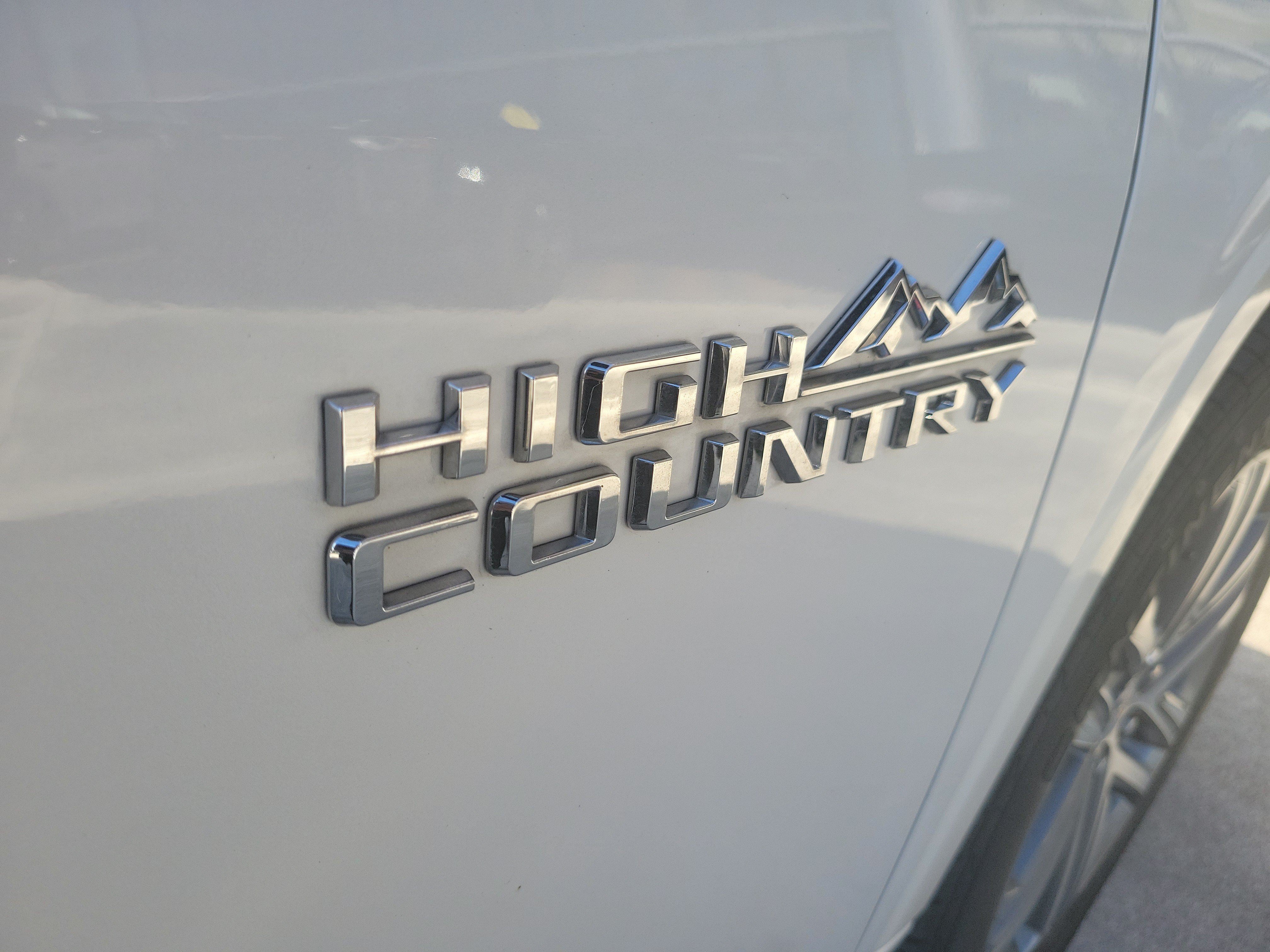 Used 2023 Chevrolet Traverse High Country FWD image 9
