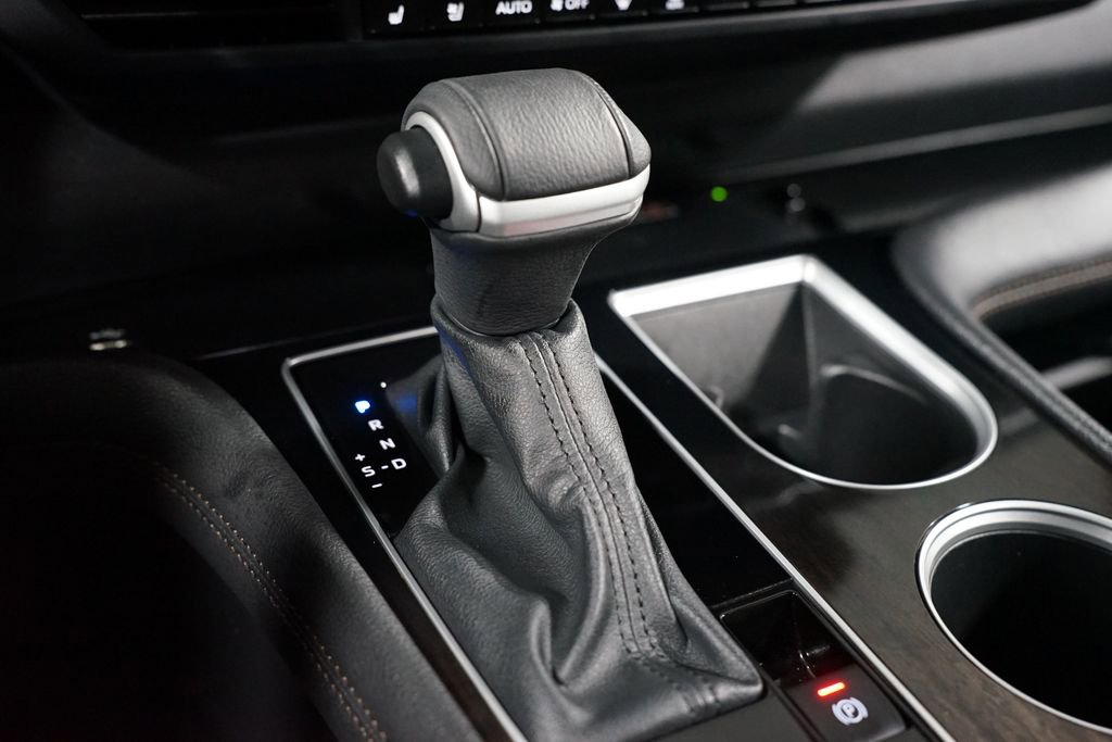 Used 2025 Toyota Sienna Limited image 21