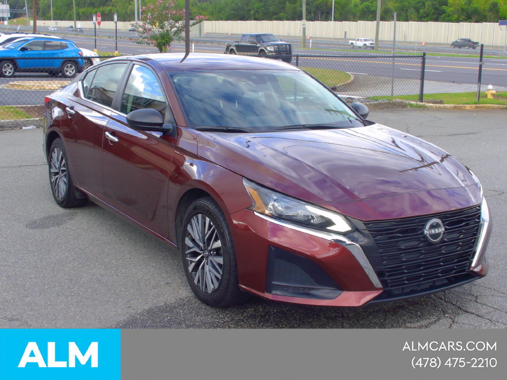 Used 2025 Nissan Altima 2.5 SV FWD image 3