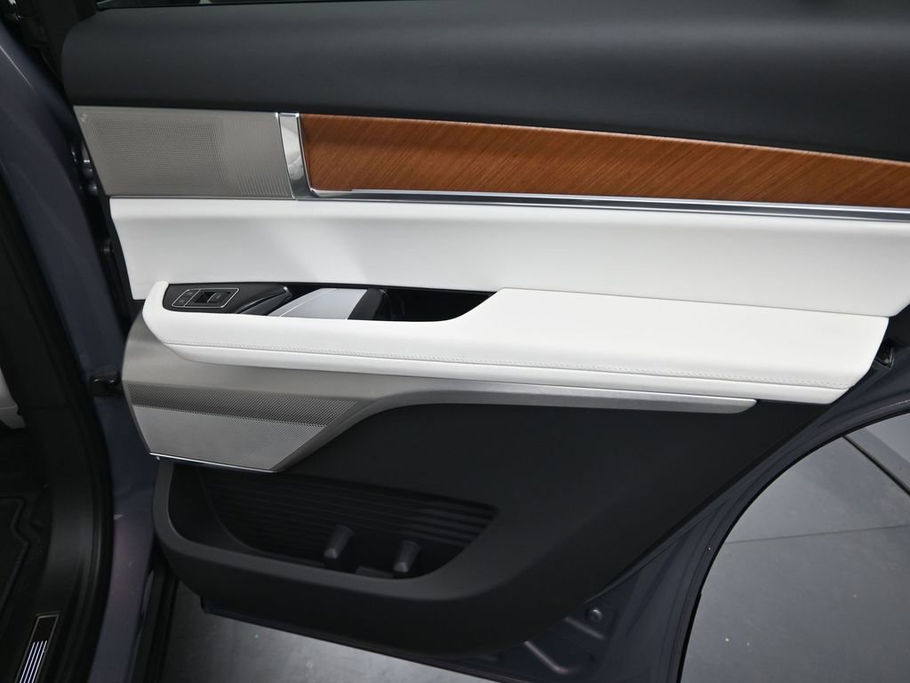 New 2026 Cadillac Vistiq Premium Luxury AWD/4WD image 23
