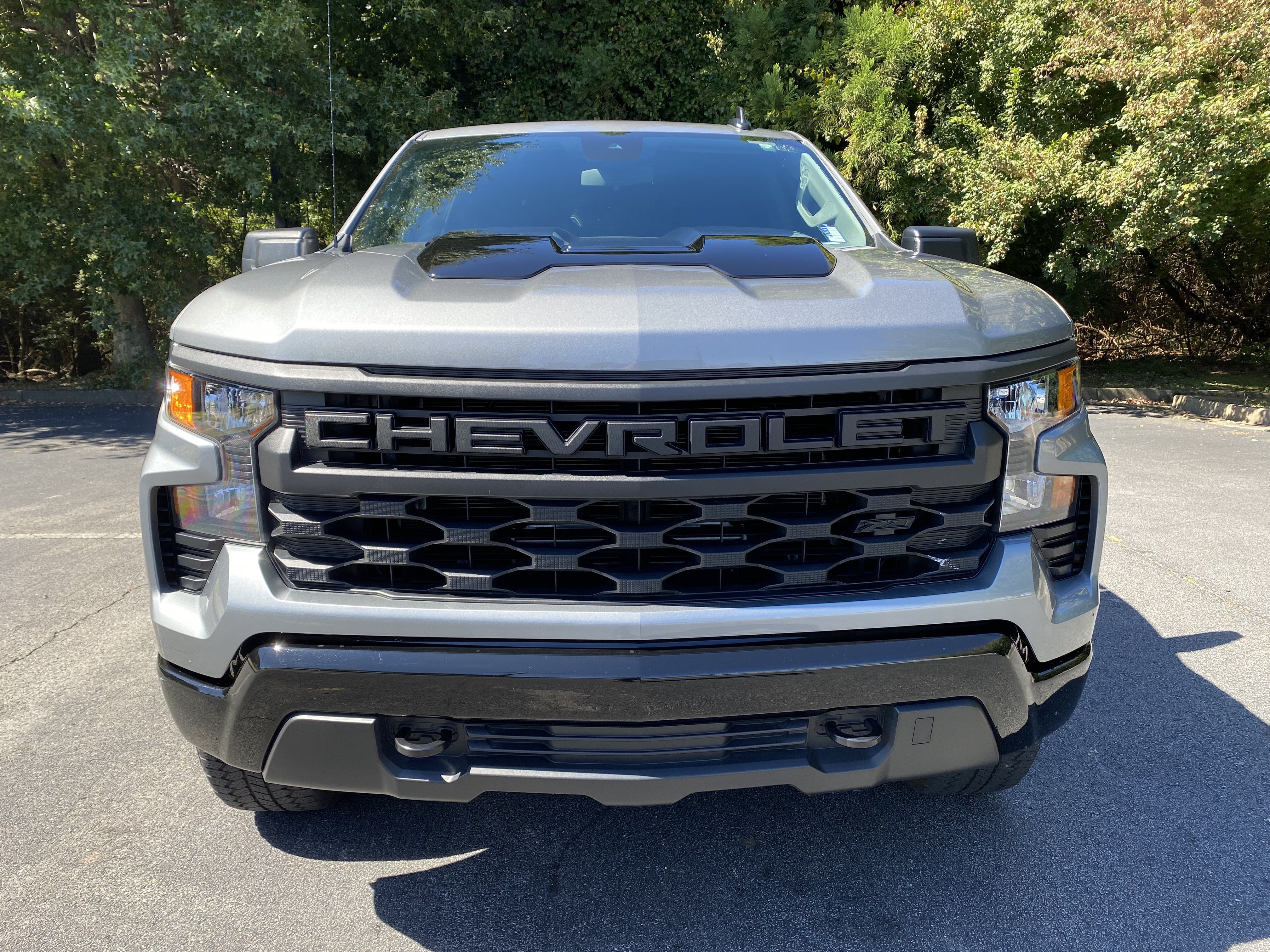 Used 2025 Chevrolet Silverado 1500 Custom Trail Boss w/ Dark Appearance Package AWD/4WD image 3