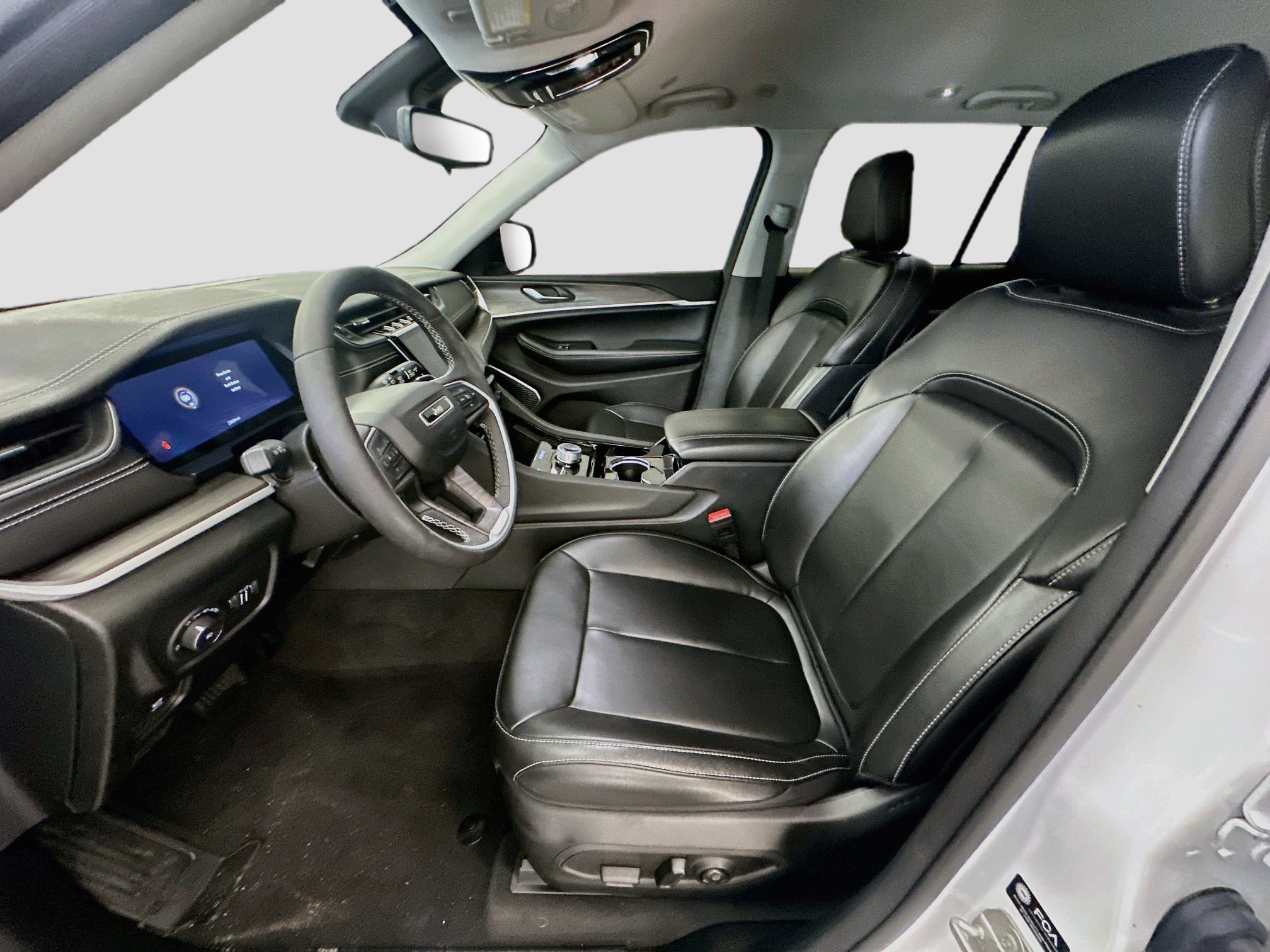 Used 2023 Jeep Grand Cherokee Limited w/ Black Appearance Package AWD/4WD image 13